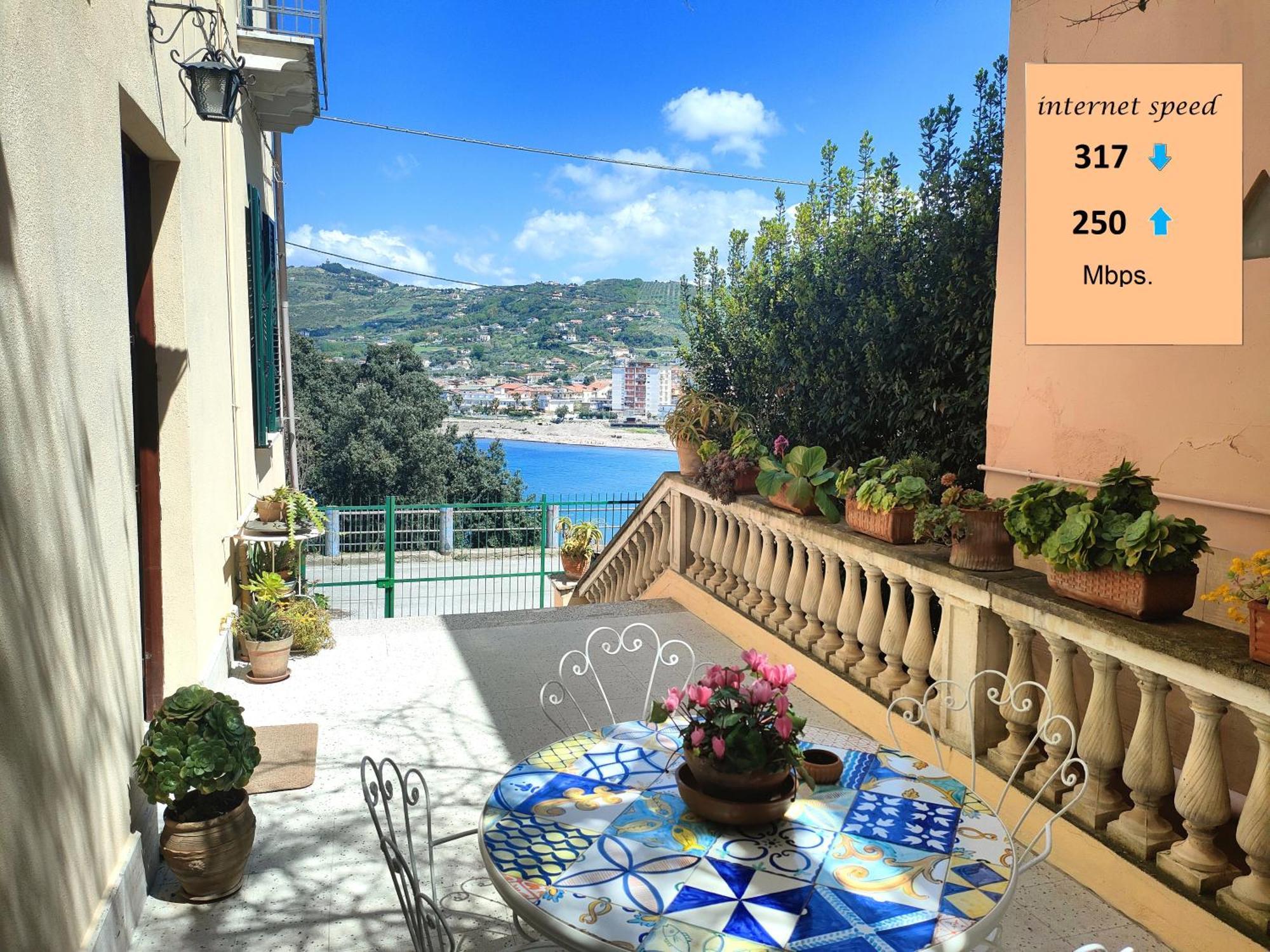 Panoramic Apartments In Villa In Center "The Beach And The Cliff" 1 Agropoli Eksteriør billede